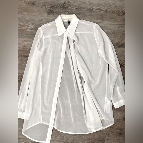 PRETTY LITTLE THING white mesh beach shirt - Picture 3 of 5